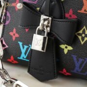 ⁦Louis Vuitton LV Takashi Murakami Murakami ONTHEGO EAST WEST Shoulder Bag M13260⁩ - الصورة ⁦7⁩