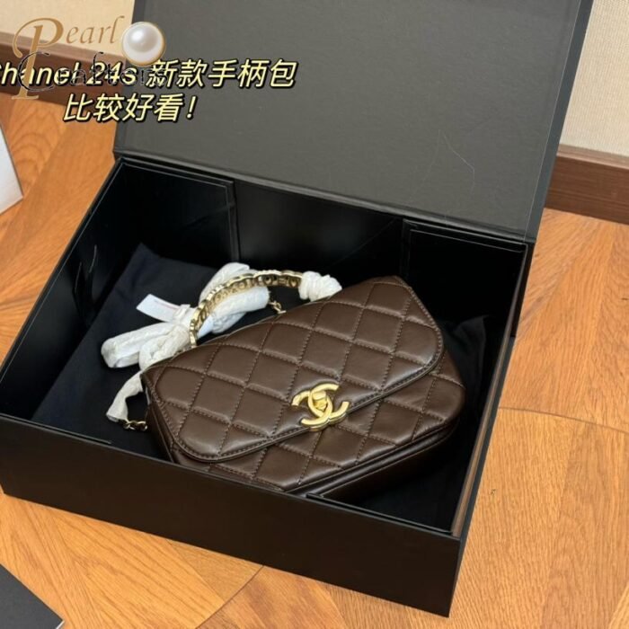 ⁦Chanel-mini-flap-bag-with-enamel-handle⁩ - الصورة ⁦10⁩