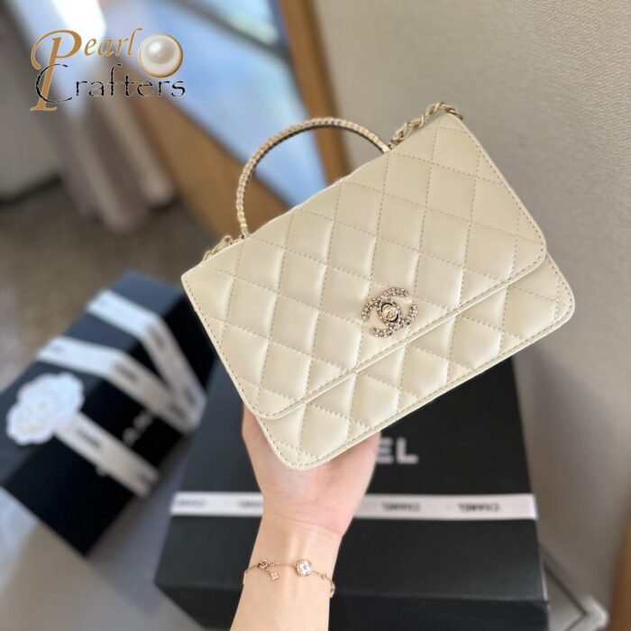 ⁦Chanel  Fortune Pearl-Handle Bag⁩ - الصورة ⁦3⁩