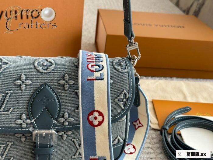 ⁦Louis Vuitton Denim Diane Shoulder Bag Handbag⁩ - الصورة ⁦2⁩