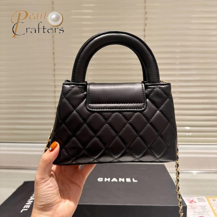 ⁦Chanel Shiny Aged Calfskin Quilted Nano Kelly Shopper Bag⁩ - الصورة ⁦4⁩