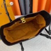 ⁦Louis Vuitton LV On My Side MM Black Leather Shoulder Bag Handbag⁩ - الصورة ⁦7⁩