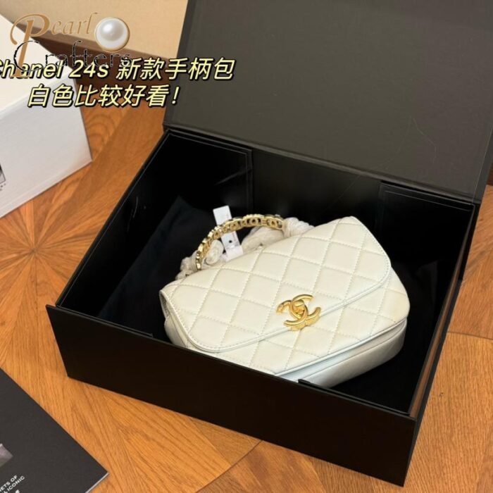⁦Chanel-mini-flap-bag-with-enamel-handle⁩ - الصورة ⁦4⁩