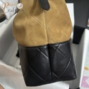 ⁦CHANEL - 25A Black Beige Suede Calfskin  Tote Bag(10a mirror version)⁩ - الصورة ⁦5⁩