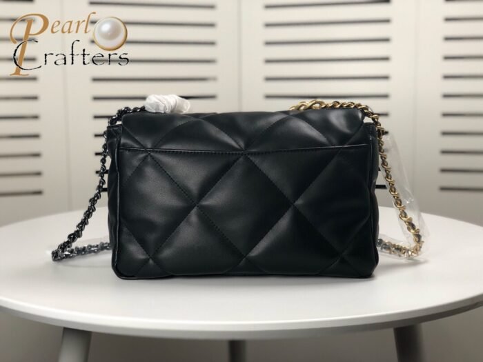 ⁦Chanel Lambskin Quilted Medium19 Flap Shoulder Bag Handbag⁩ - الصورة ⁦3⁩
