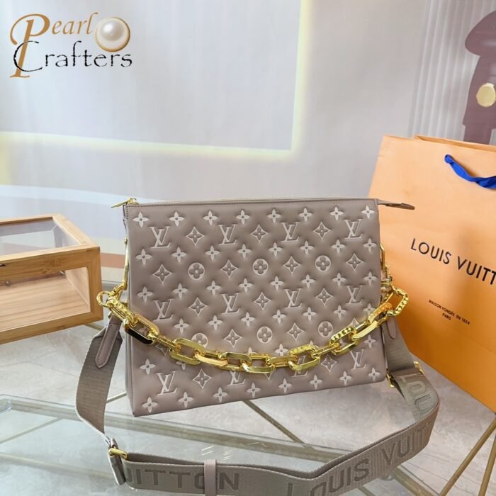 ⁦Louis Vuitton LV Coussin Medium Shoulder Bag⁩ - الصورة ⁦3⁩