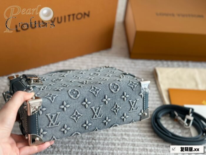 ⁦Louis Vuitton Denim Soft Trunk Shoulder Bag Handbag⁩ - الصورة ⁦8⁩