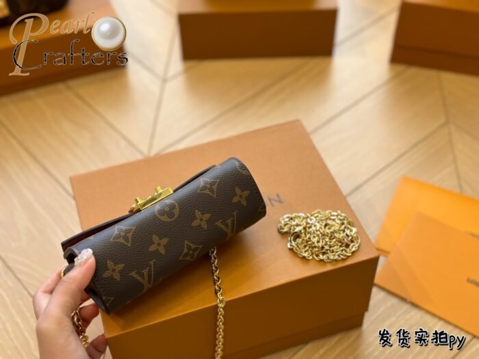 Louis Vuitton Mini Bitsy Pouch Shoulder Bag Handbag - Image 9