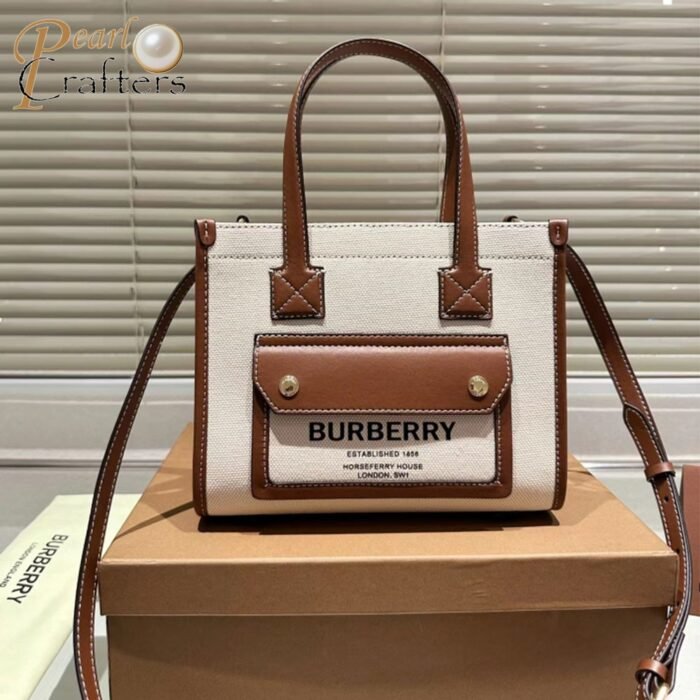 ⁦Burberry Freya Bag Mini&Small⁩ - الصورة ⁦2⁩